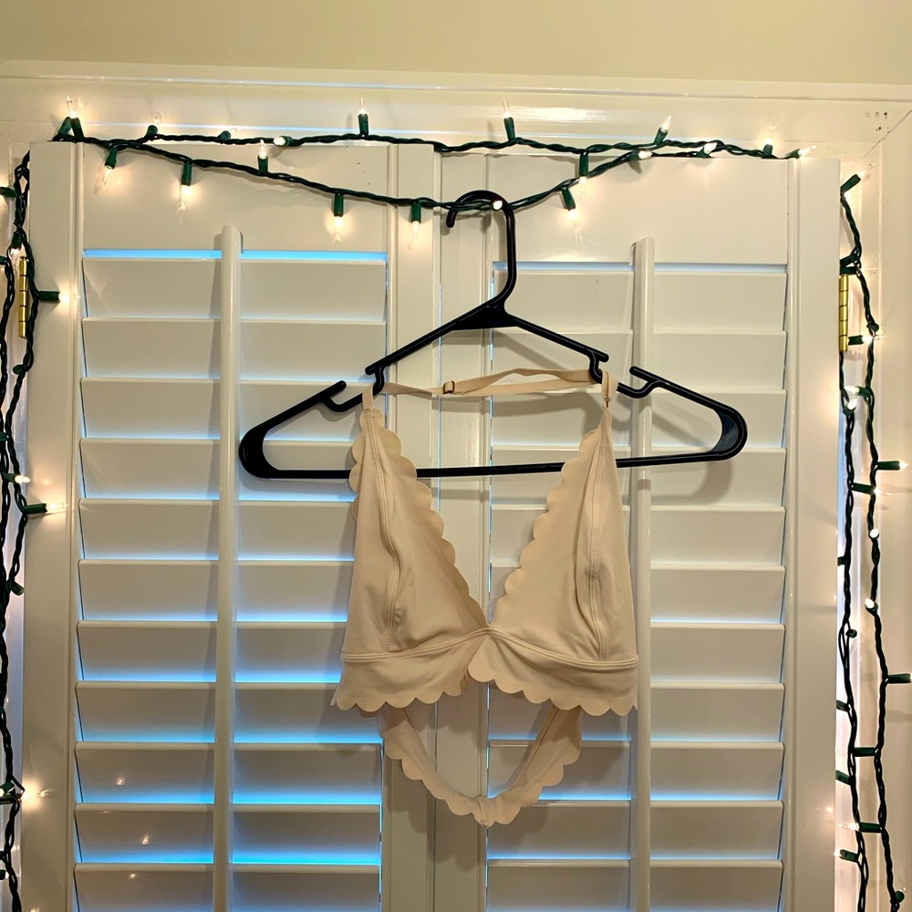Light pink scalloped halter bra, L